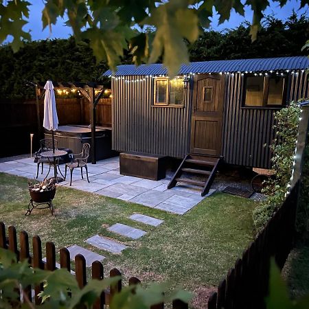 Shepherds Hut With Hot Tub Wells Esterno foto