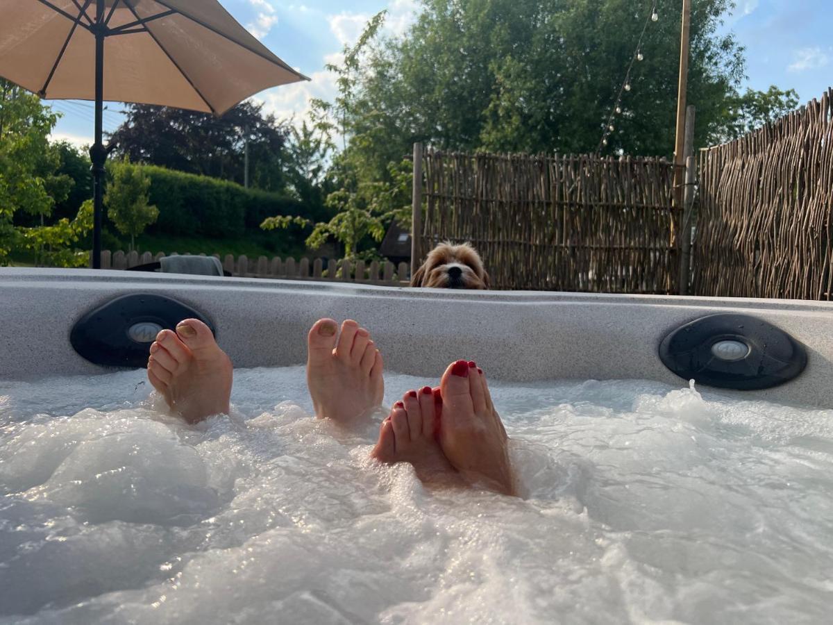 Shepherds Hut With Hot Tub Wells Esterno foto