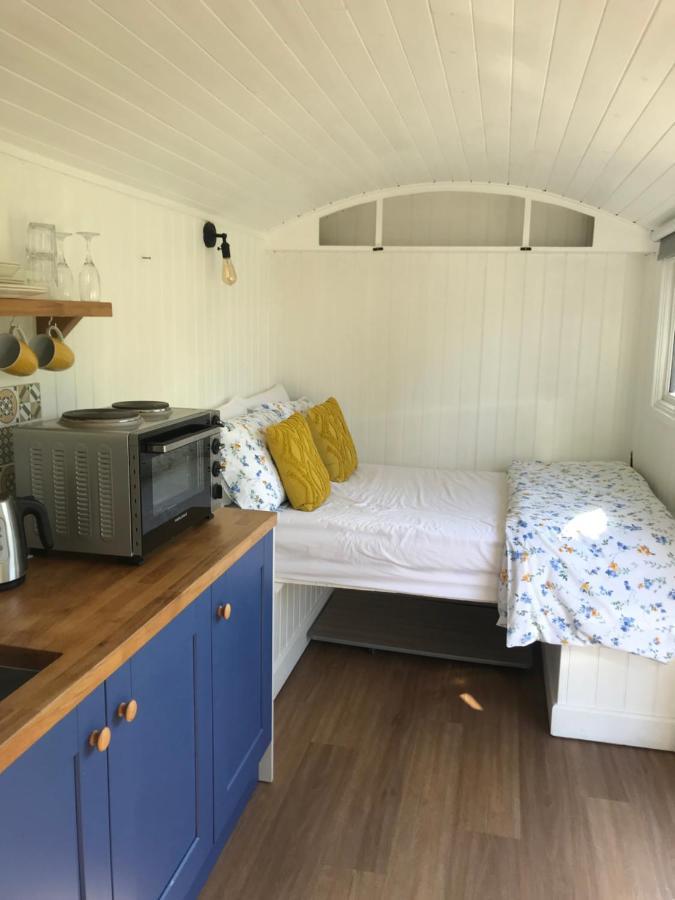 Shepherds Hut With Hot Tub Wells Esterno foto